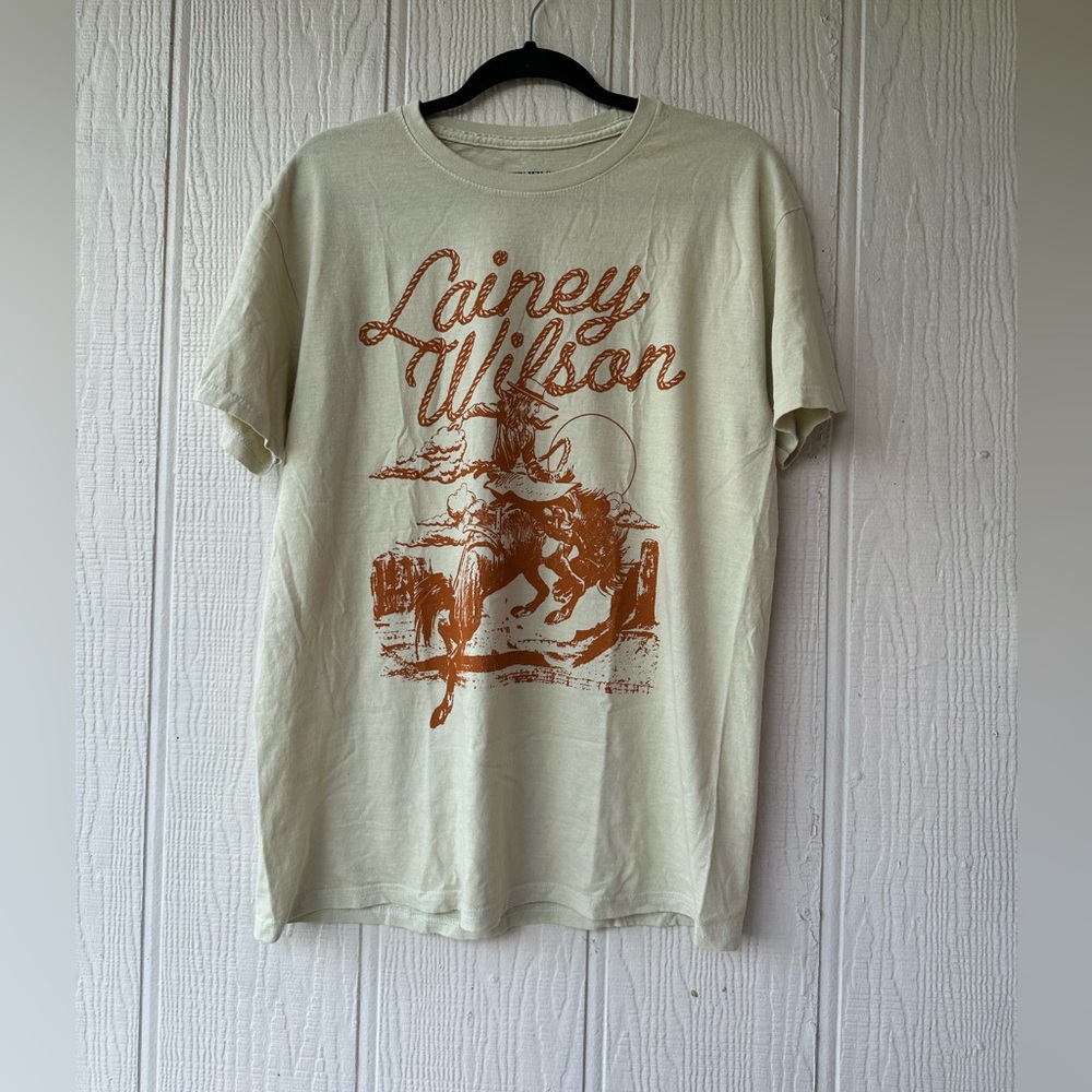 NWOT Lainey Wilson Graphic T-Shirt